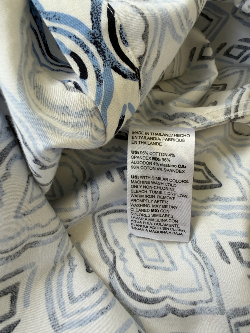 Chicos Women's Blouse Top Button Up Shirt Diamond Print Blue White Size 0 - Picture 12 of 13